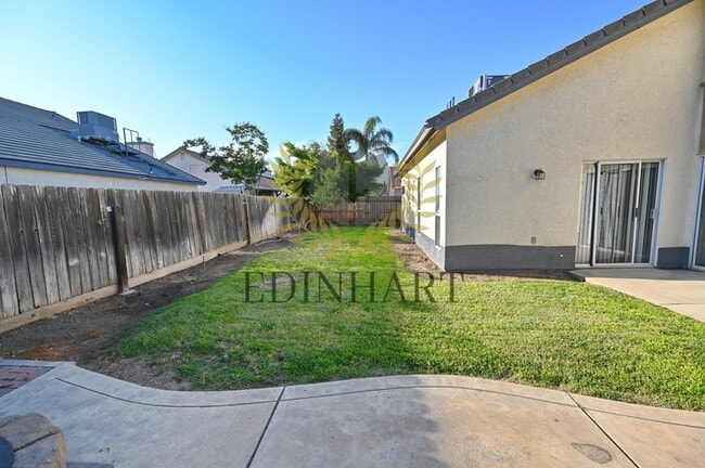 Building Photo - 774 Applegate Ave