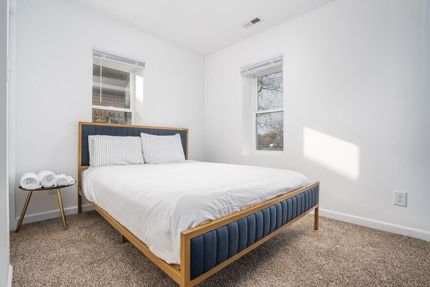 Building Photo - 2549 Columbia Ave