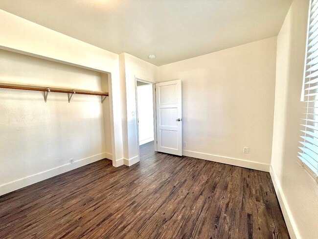 Building Photo - 2236 Home Dr