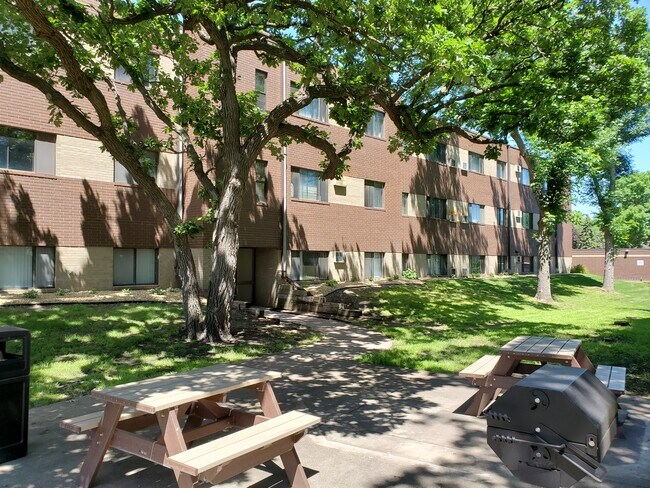 Building Photo - CR Flats