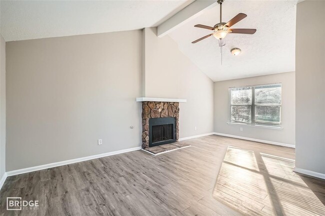 Building Photo - 2801 Custer Dr