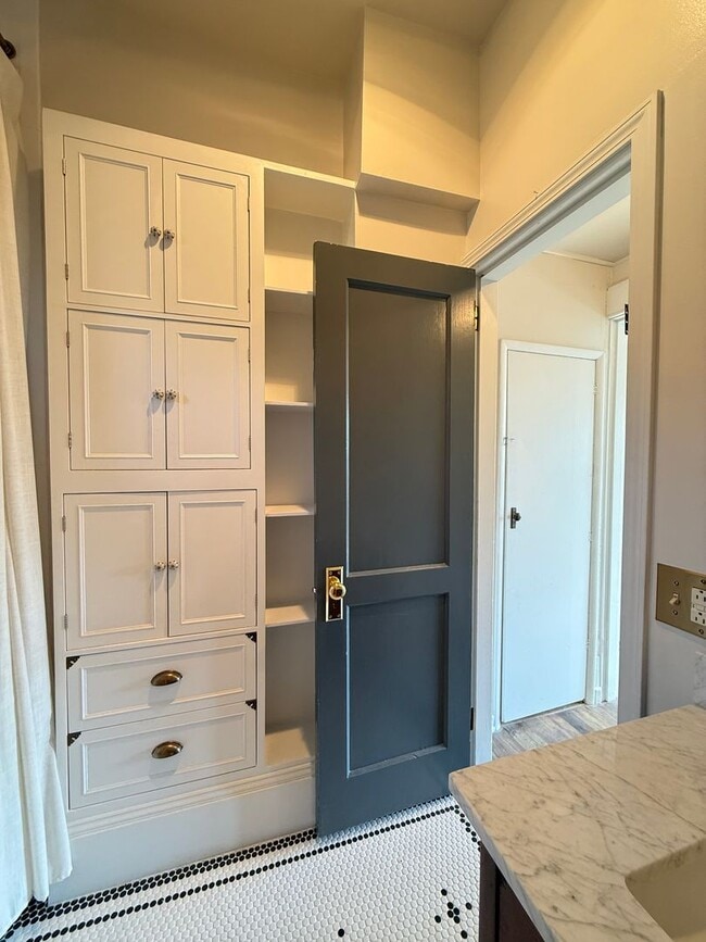 Building Photo - Now Available: Updated Everett 34-Bed, 1.5-Bath with Fenced Yard