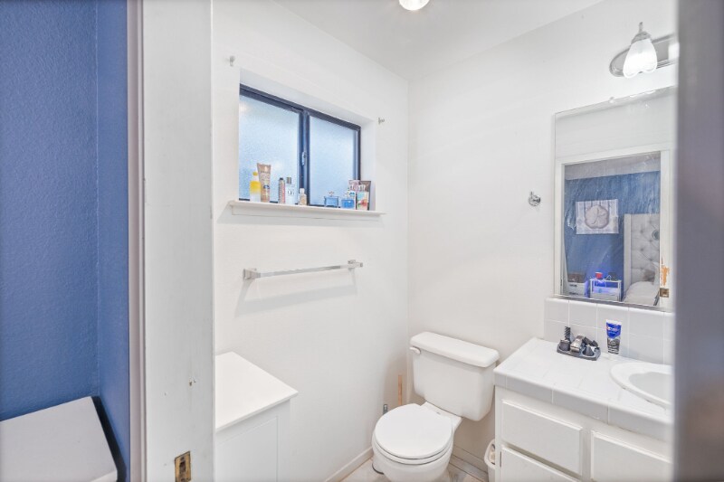 Building Photo - 33030 Rd 233