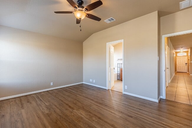 Building Photo - 259 Creekview Way