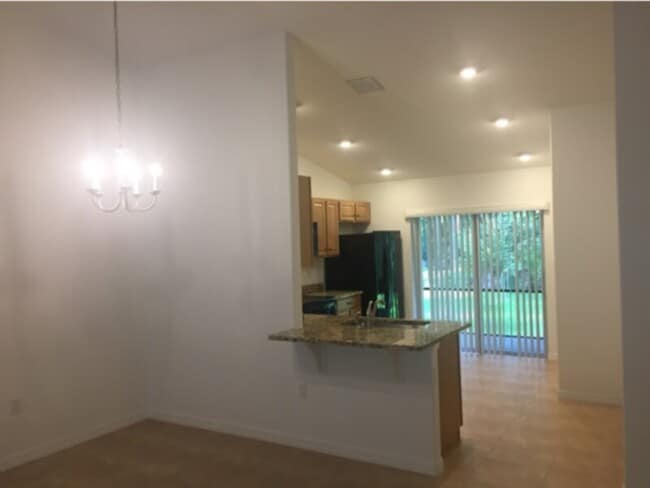 Building Photo - Updated Spacious Rental Available in Palm Coast, FL