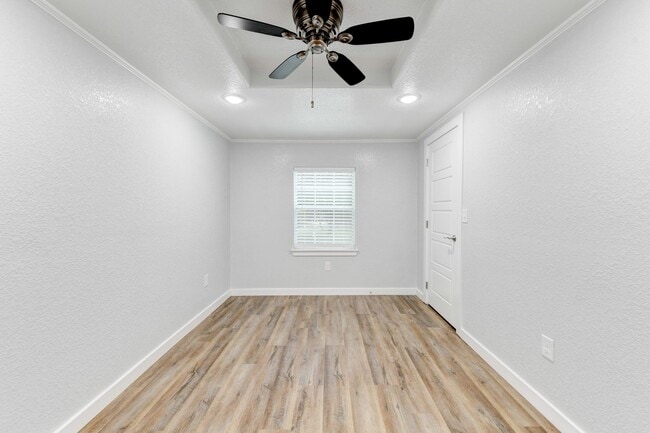 Building Photo - Available NOW!!!! Beautiful 1 story, 3 bedroom, 2 bath home.This is exactly what you have been lo...