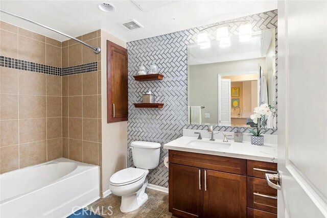 Building Photo - 1464 Scholarship