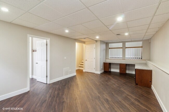 Building Photo - 2781 Hillsboro Ln
