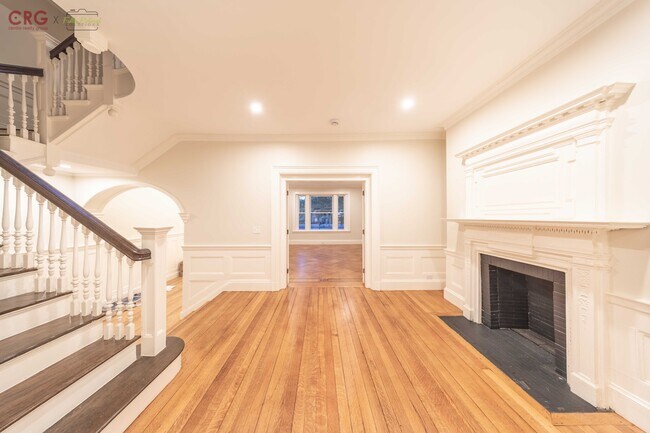 Building Photo - 1726 Beacon St