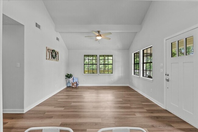 Building Photo - 310 Lakeside Dr