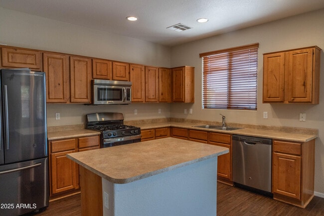 Building Photo - 6231 S Pearl Dr
