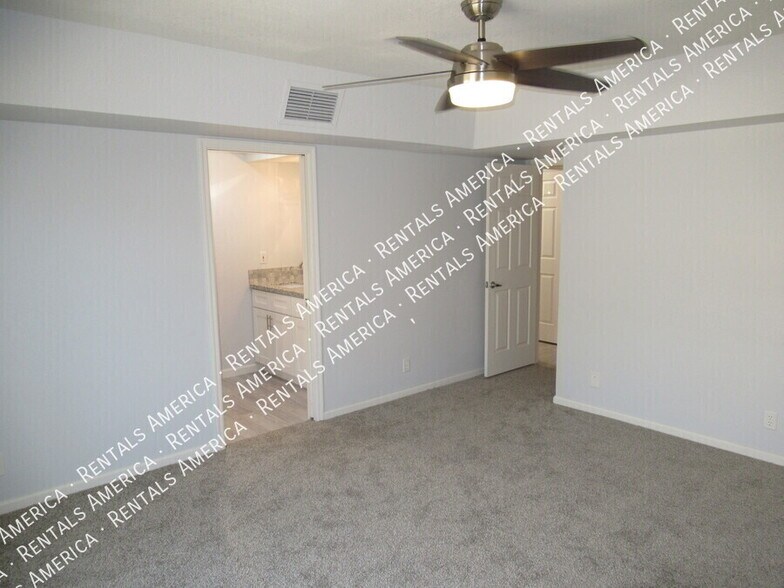 Building Photo - 380 E Barbarita Ave
