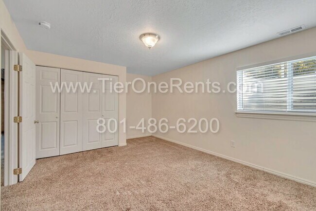 Building Photo - This property offers a NO DEPOSIT option available wit Obligo!