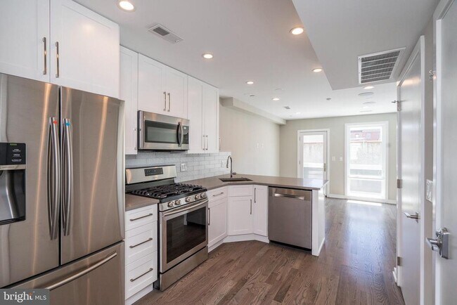 Building Photo - 1436 Clymer St