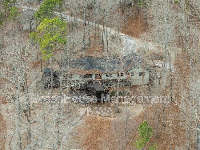 Building Photo - 8984 Falls Hollow Rd