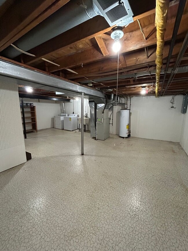 Building Photo - $2,100 Chapel Hill Condo for Rent