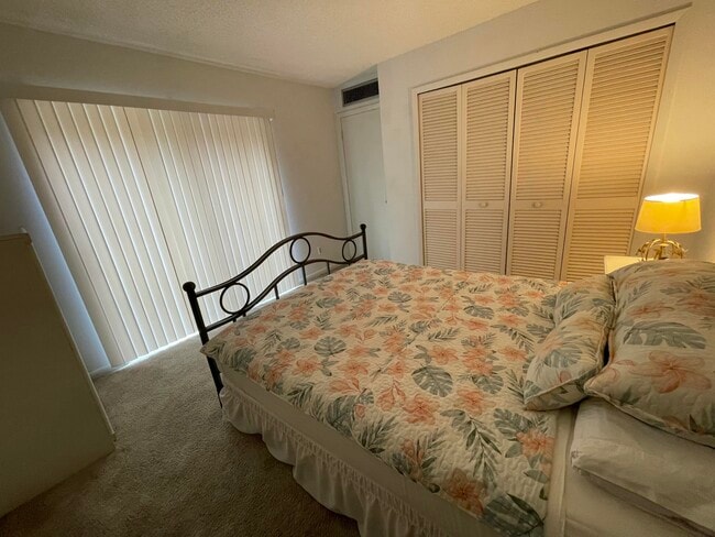 Building Photo - 9405 S Ocean Dr