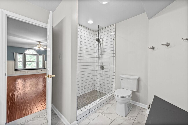Building Photo - Pet Friendly Three Bedroom!