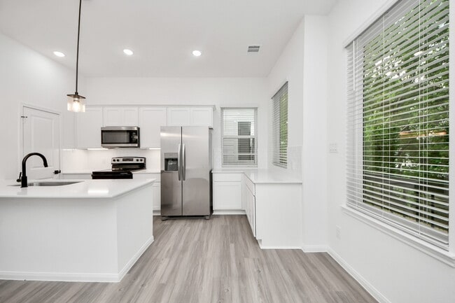 Building Photo - 5103 Mallow St