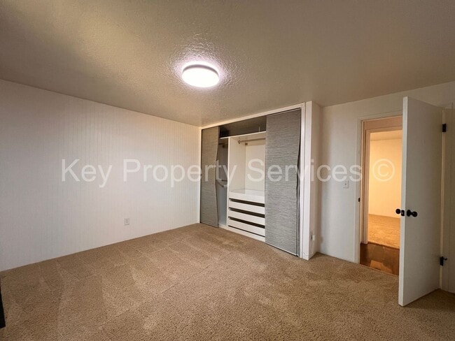 Building Photo - Beautifully Remodeled Gresham Ranch