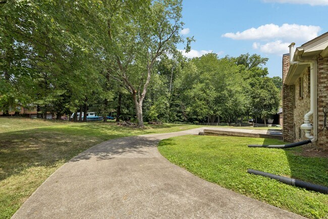 Building Photo - Pet Friendly Four Bedroom with Basement!
