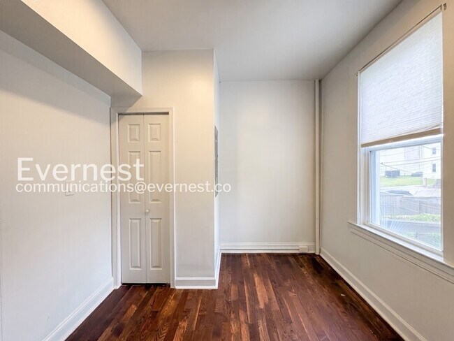 Building Photo - 2-Bed/1-Bath Spacious Condo with Balcony/ Available Soon!