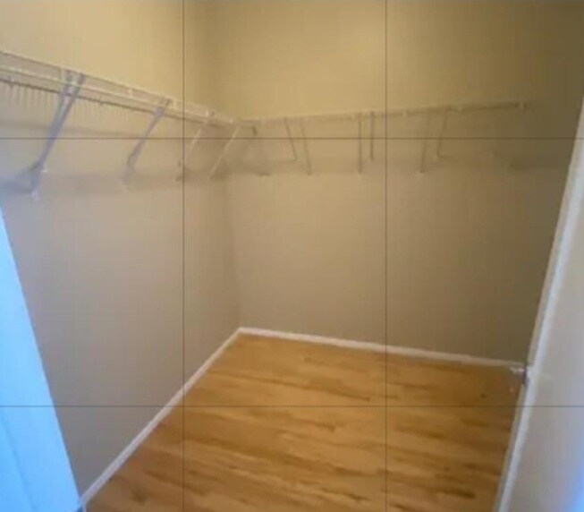 Building Photo - 2440 W Madison St