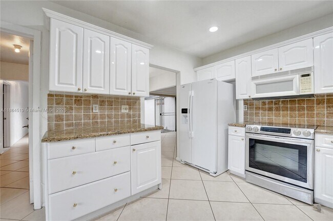 Building Photo - 5708 Mulberry Dr