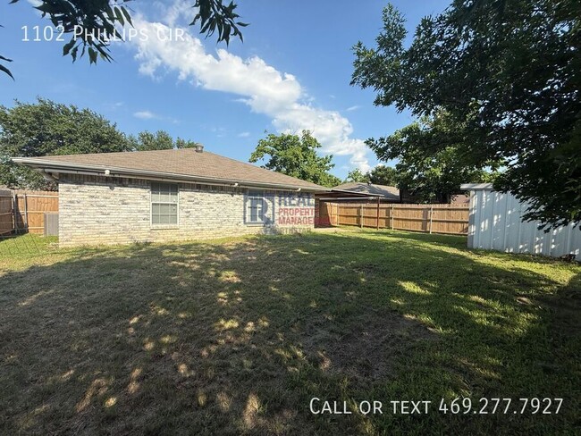 Building Photo - 1102 Phillips Cir