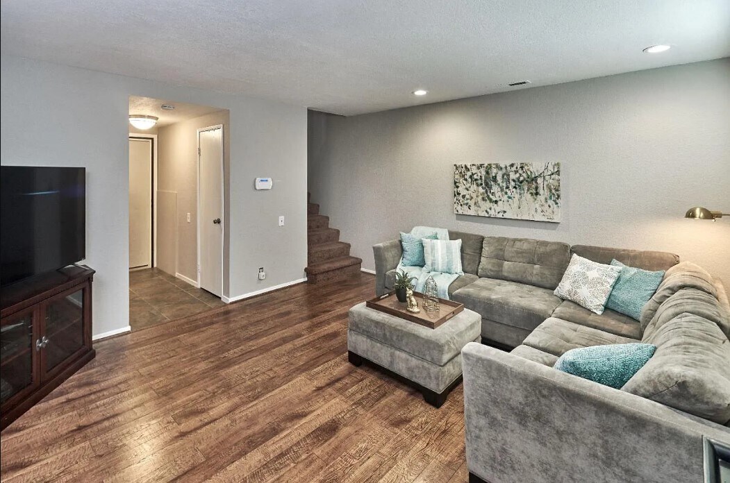 Building Photo - 235 Kenbrook Cir