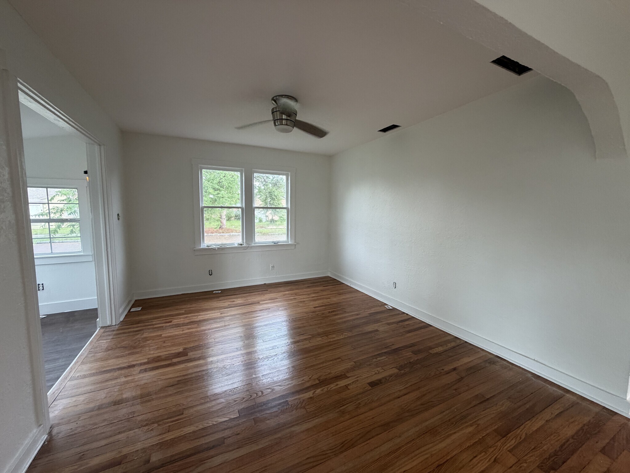 Building Photo - 2 Bed/1 Bath