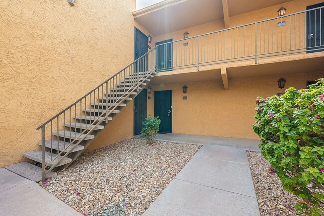 Building Photo - Charming Old Town Scottsdale Condo with Re...