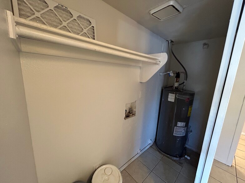 Building Photo - 5744 N 44th Ave