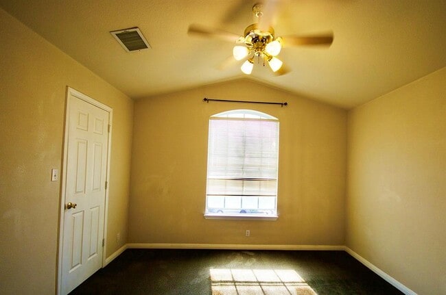 Building Photo - 600 Kawnee Dr