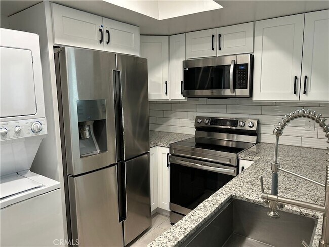Building Photo - 74443 Driftwood Dr