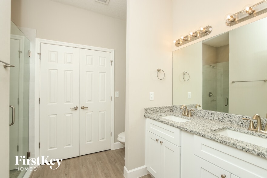 Building Photo - 515 Paigo St SE