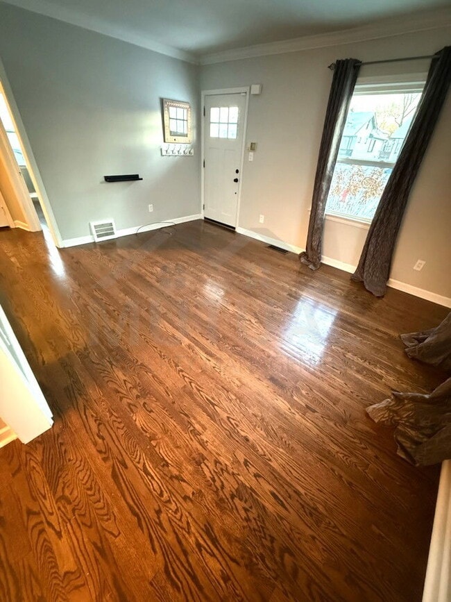 Building Photo - 389 Channing St