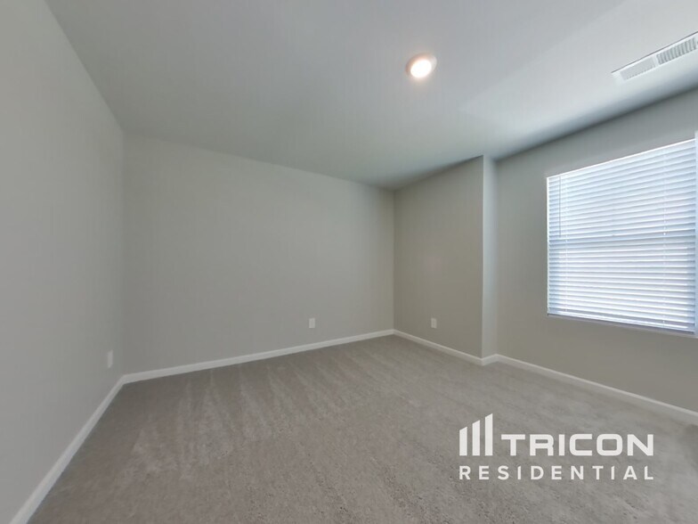 Building Photo - 5009 Benelli Dr