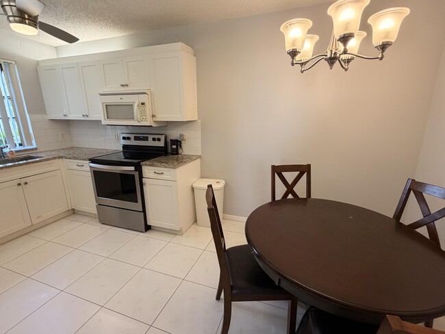 Building Photo - 5136 Floria Dr