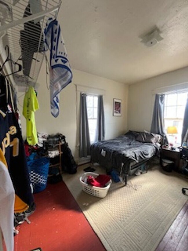 Building Photo - 5 BR / 2 BA House Near Bryan Park - Available August 2026!