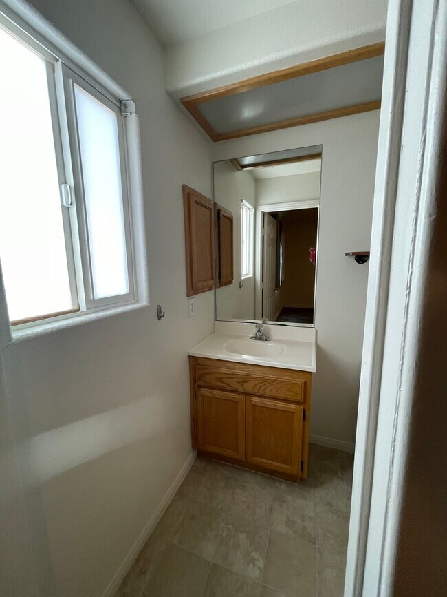 Building Photo - Charming Three Bedrooms, 2 Bathrooms Home ...