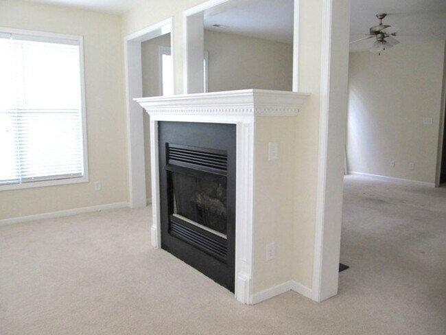 Building Photo - One Month Free Rent ! Discover your new ha...
