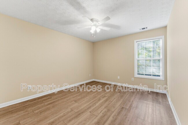 Building Photo - 2088 Manhattan Pkwy