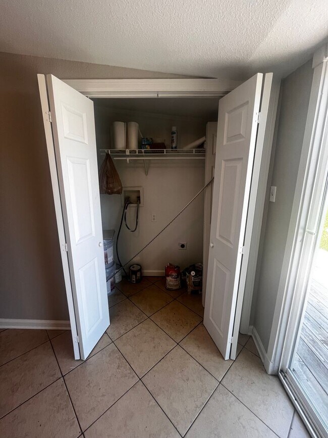 Building Photo - Freshly updated home with privacy fence in...