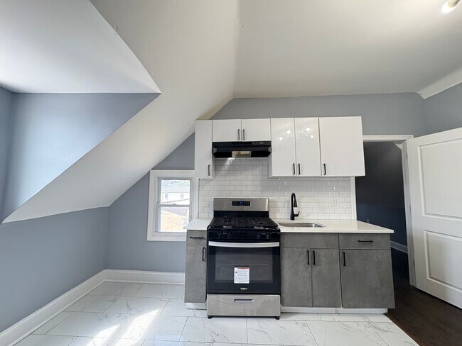 Unit 3 - 495 Clinton Ave