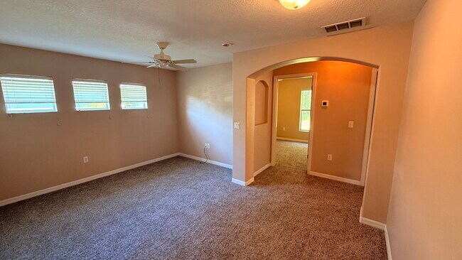 Building Photo - 10 Zebrawood Ct