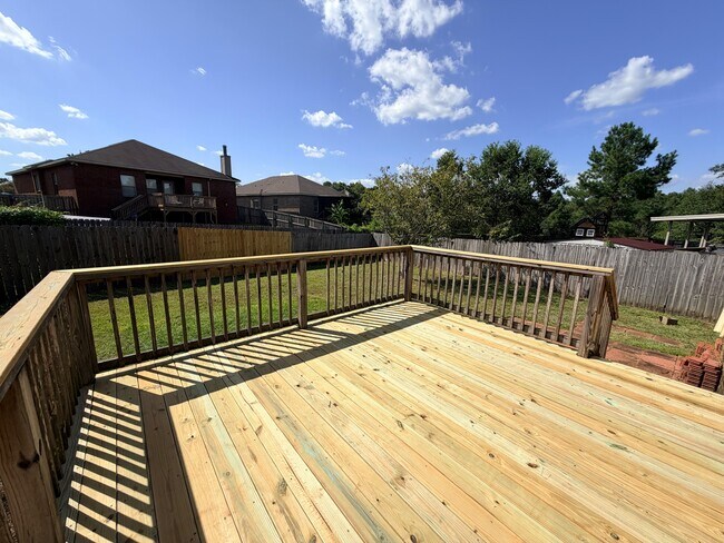Building Photo - 2492 Bentridge Dr W
