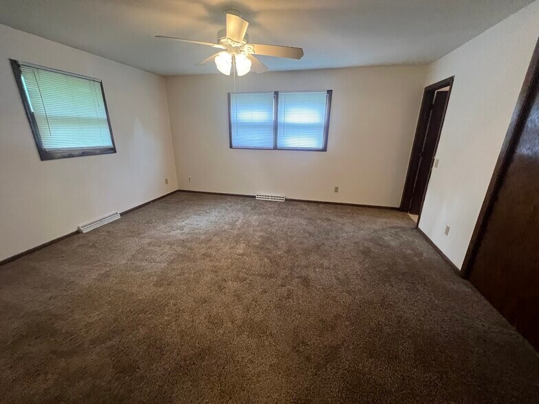 Building Photo - 7313 Farmington Way