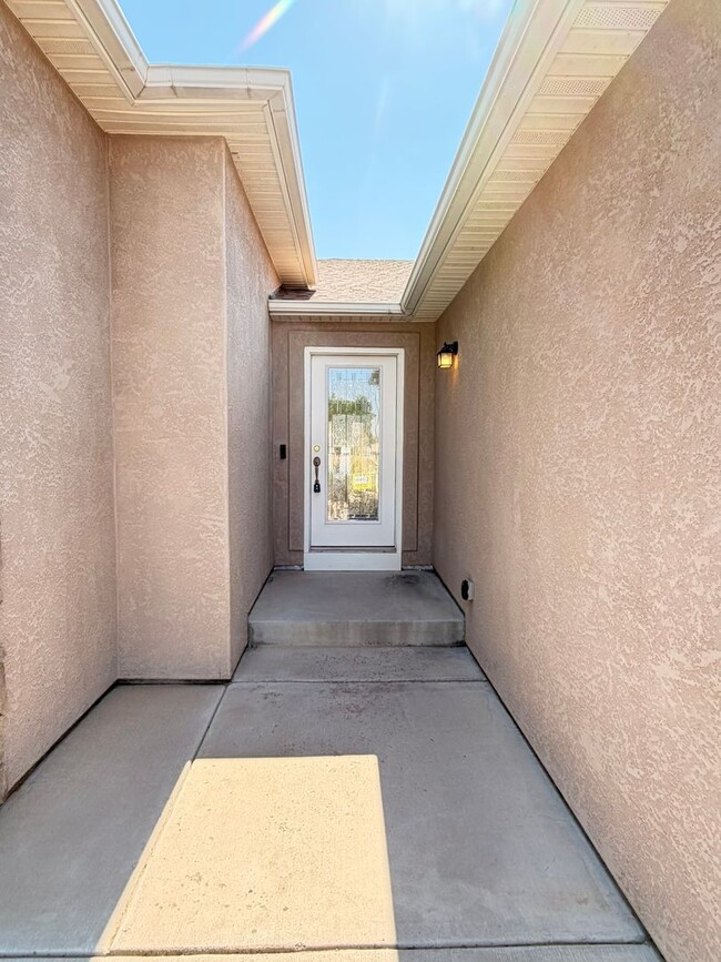 Building Photo - GORGEOUS 3Bed 2Bath 3Car Garage in NorthEast GJ!!!!!