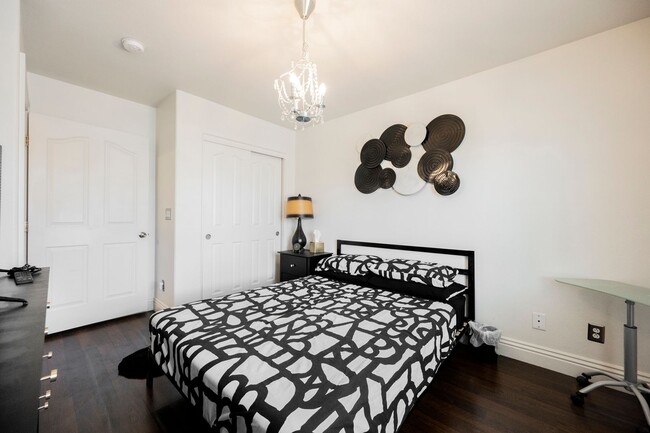 Building Photo - Beautiful 3 Bedroom Home In the Southwest